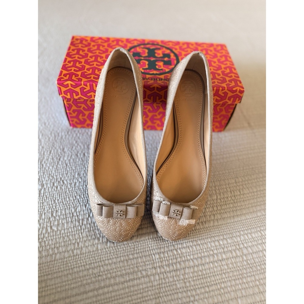 New With Box Tory Burch Bryant Quilted French Grey/beige ballet flats Size 7.5